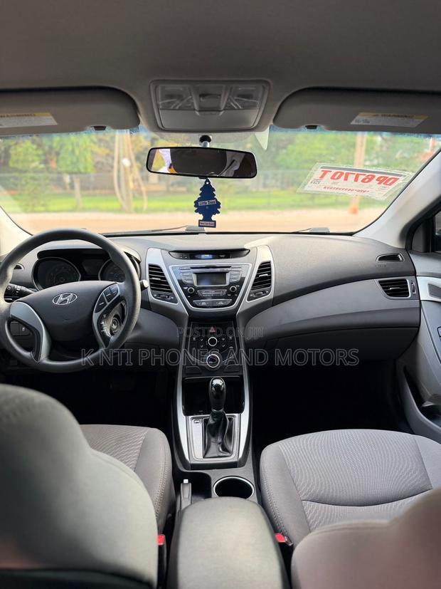 Hyundai Elantra SE 4dr Sedan (1.8L 4cyl 6A) 2015 Gray