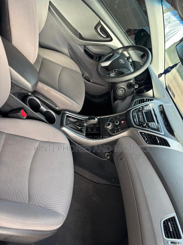 Hyundai Elantra SE 4dr Sedan (1.8L 4cyl 6A) 2015 Gray