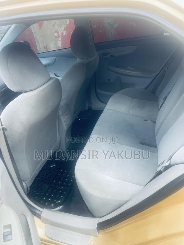 Toyota Corolla 2009 Gold