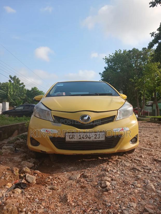 Toyota Vitz 2012 Yellow