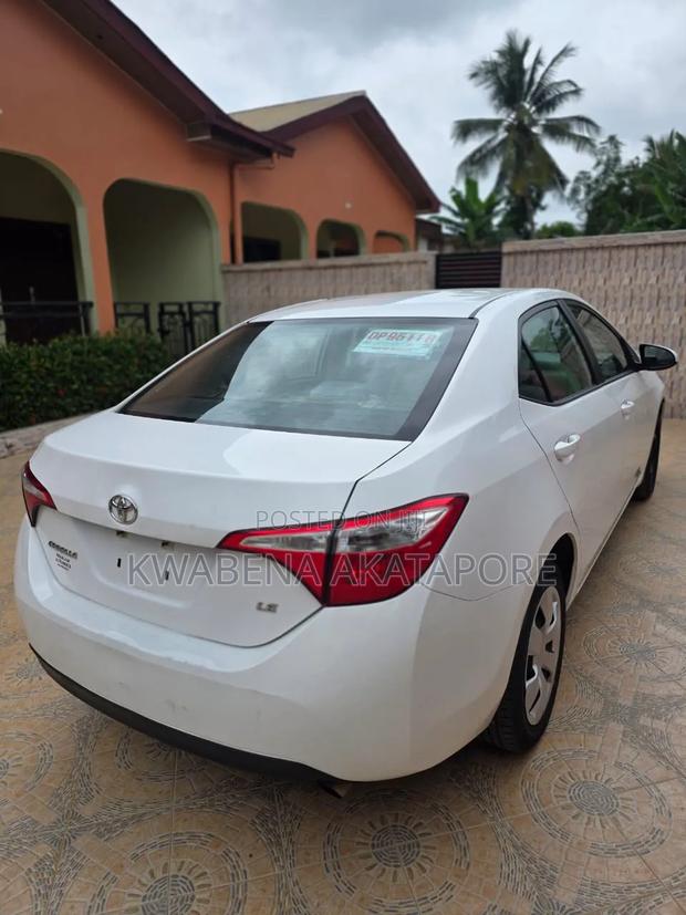Toyota Corolla LE Premium 4dr Sedan (1.8L 4cyl CVT) 2016 White