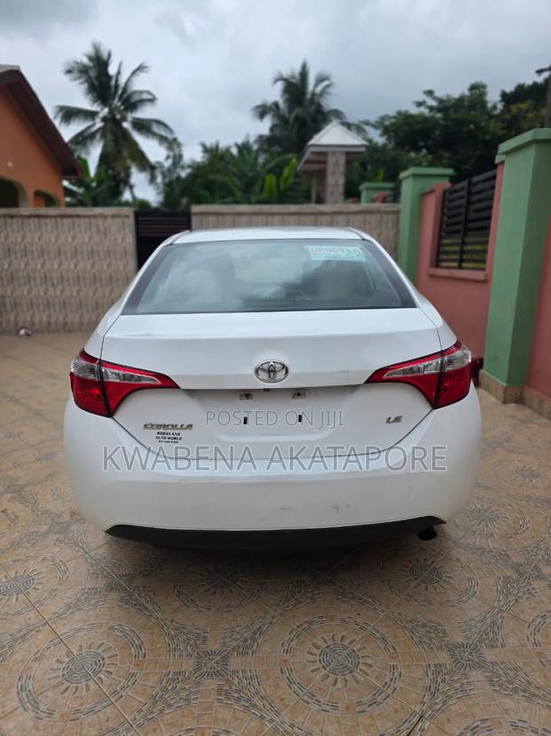 Toyota Corolla LE Premium 4dr Sedan (1.8L 4cyl CVT) 2016 White