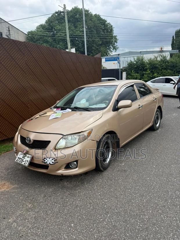 Toyota Corolla Base 4dr Sedan (1.8L 4cyl 5M) 2010 Brown