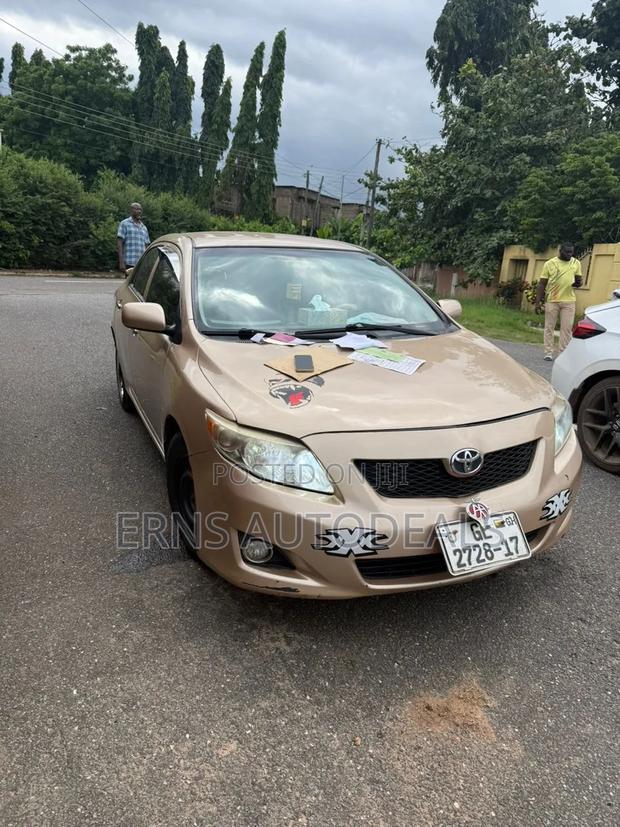 Toyota Corolla Base 4dr Sedan (1.8L 4cyl 5M) 2010 Brown