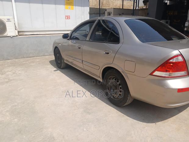 Nissan Sunny 2012 Gold