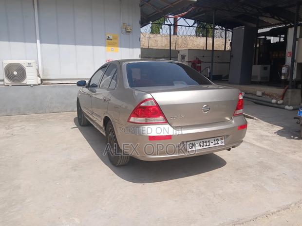 Nissan Sunny 2012 Gold