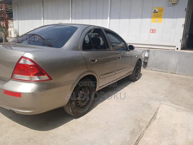 Nissan Sunny 2012 Gold