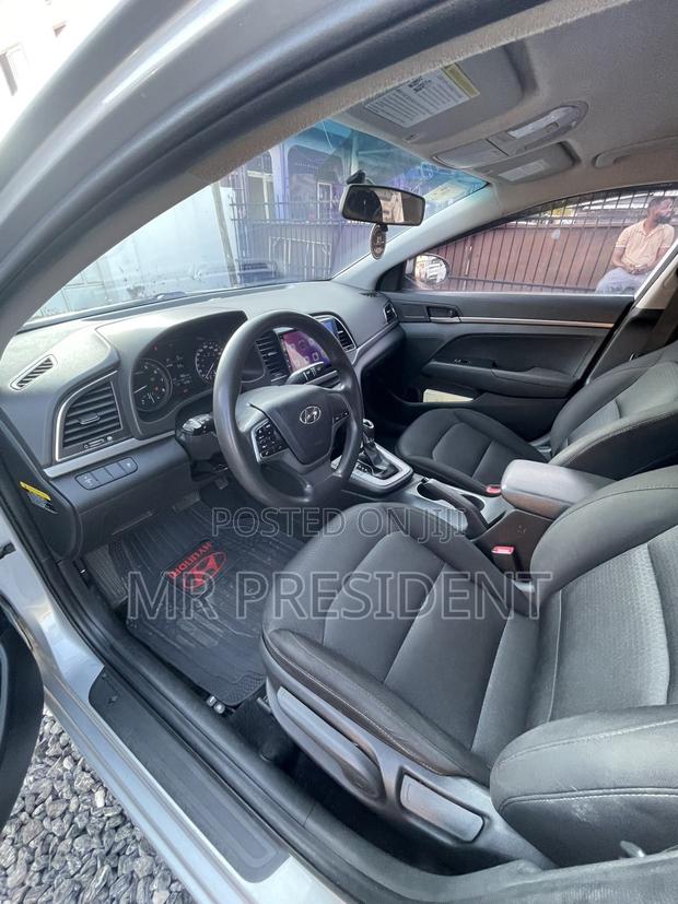Hyundai Elantra SE 2018 Silver