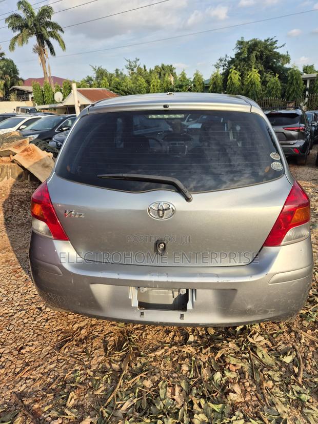 Toyota Vitz 2010 Gray