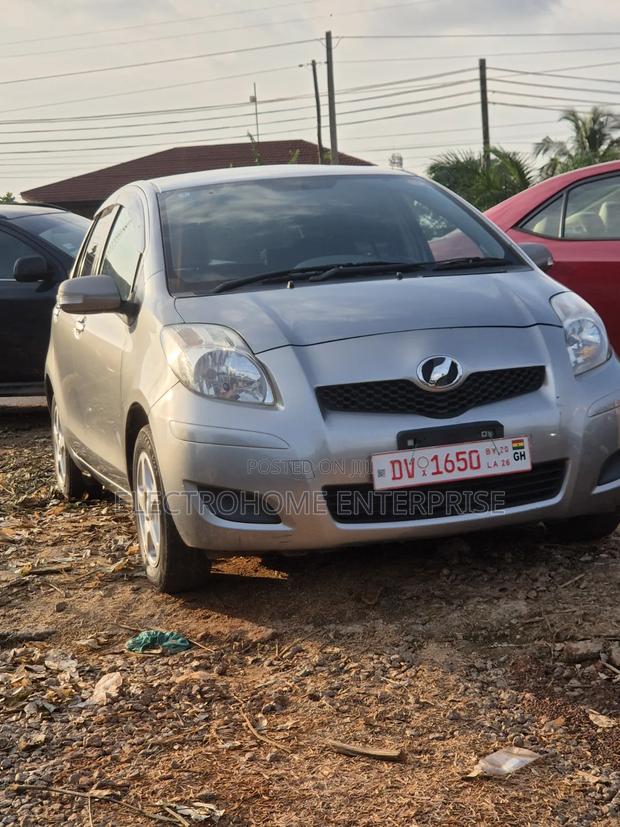 Toyota Vitz 2010 Gray