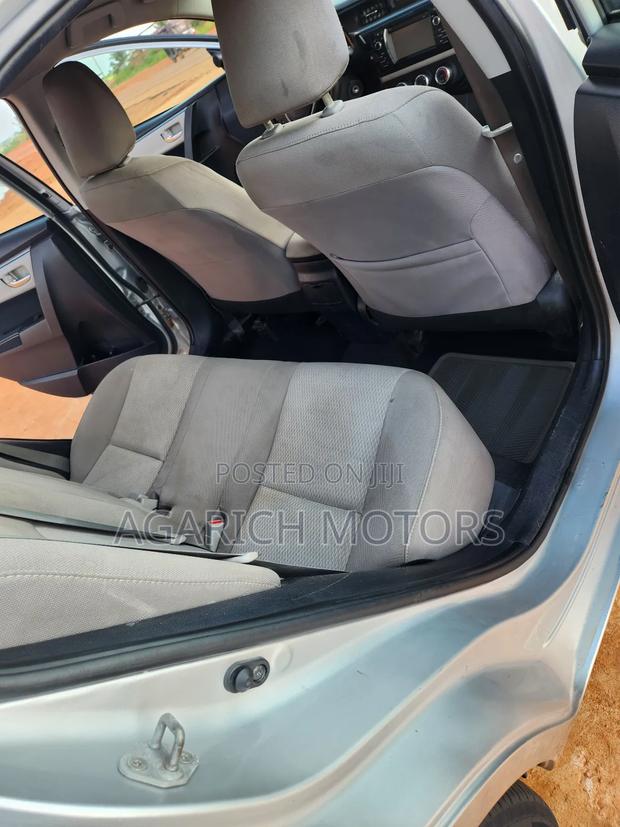 Toyota Corolla LE 4dr Sedan (1.8L 4cyl CVT) 2016 Silver