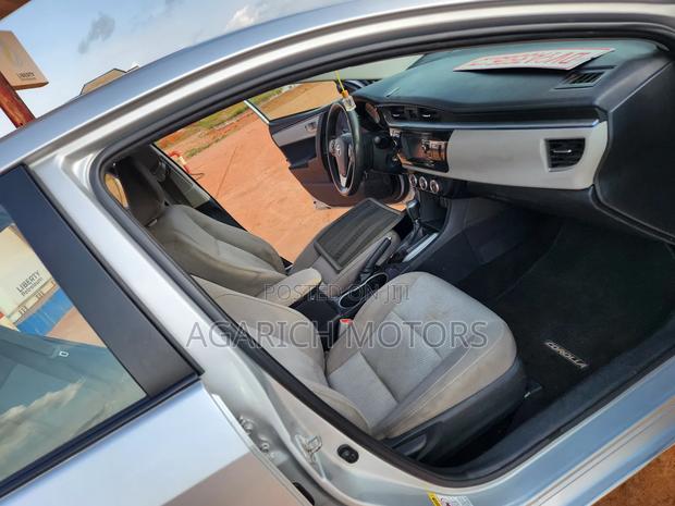 Toyota Corolla LE 4dr Sedan (1.8L 4cyl CVT) 2016 Silver