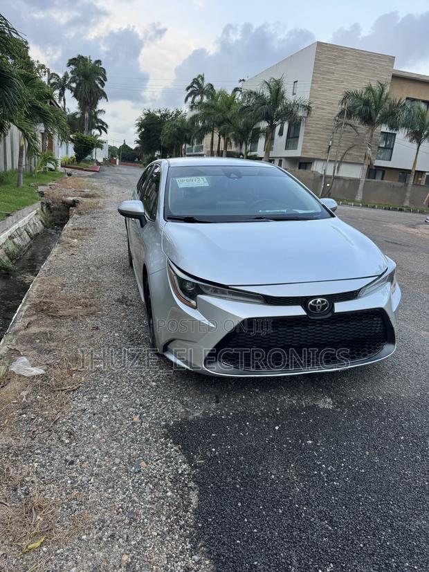 Toyota Corolla LE 2021 Silver