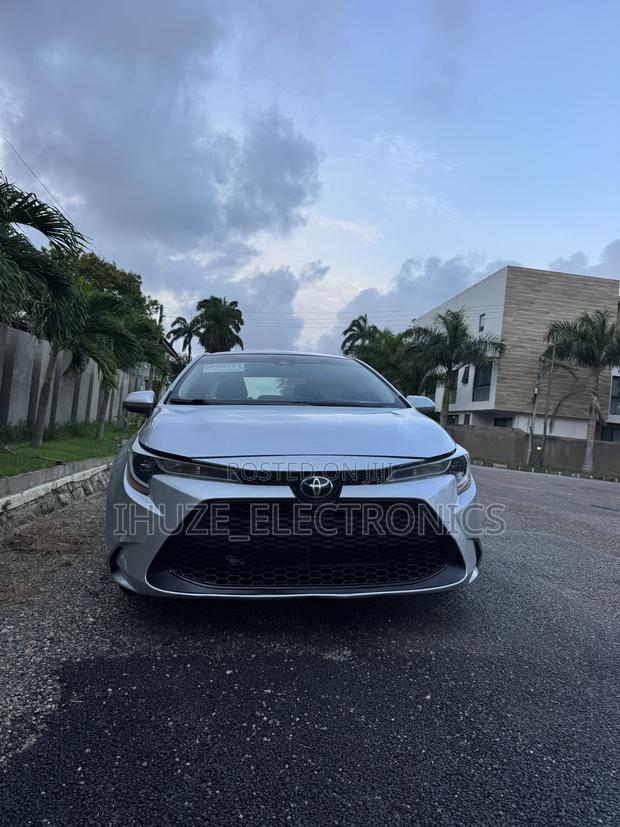 Toyota Corolla LE 2021 Silver