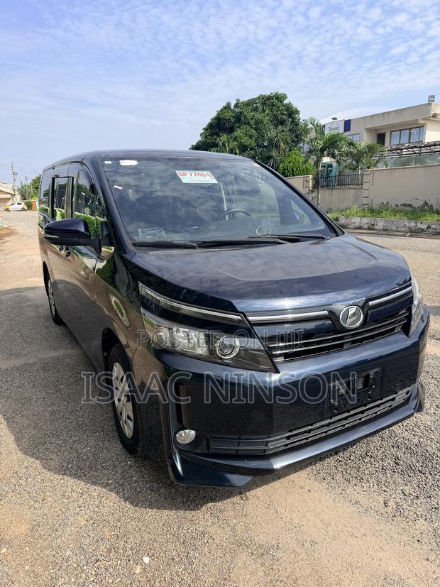 Toyota Voxy 2015 Black