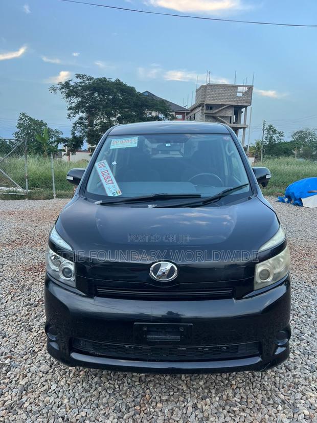 Toyota Voxy 2012 Black
