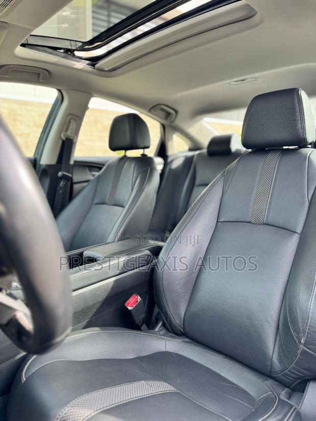 Honda Civic Touring Sedan 2019 Gray