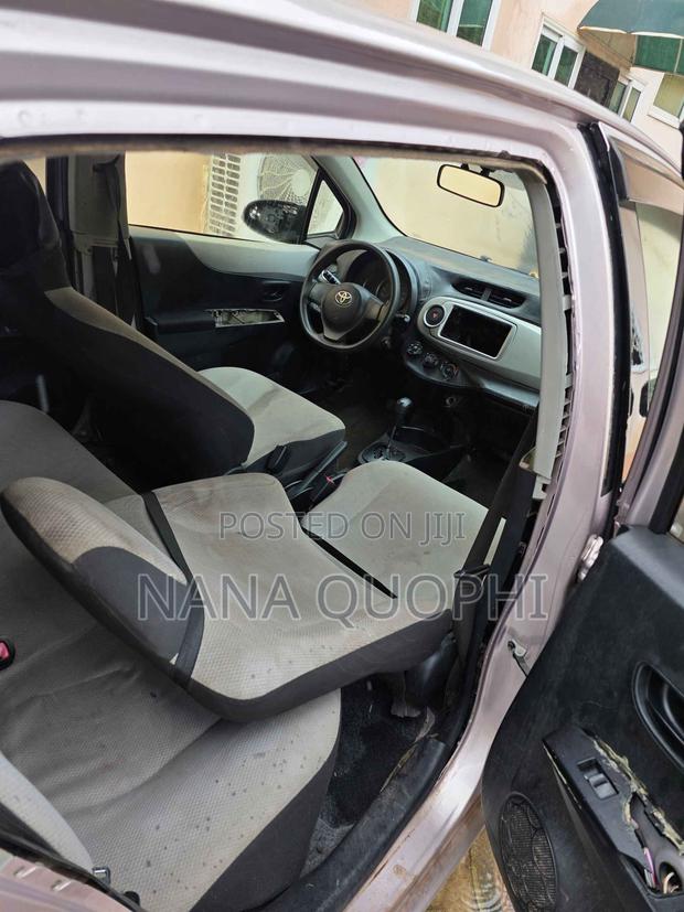 Toyota Vitz 2012 Silver