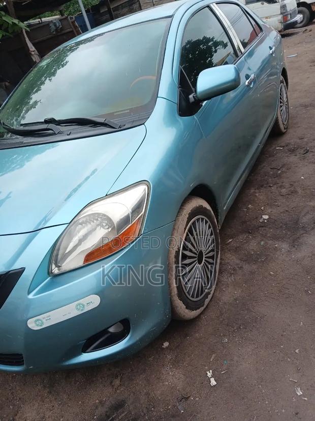 Toyota Yaris 2010 Green