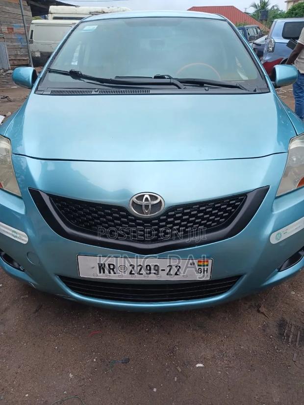 Toyota Yaris 2010 Green