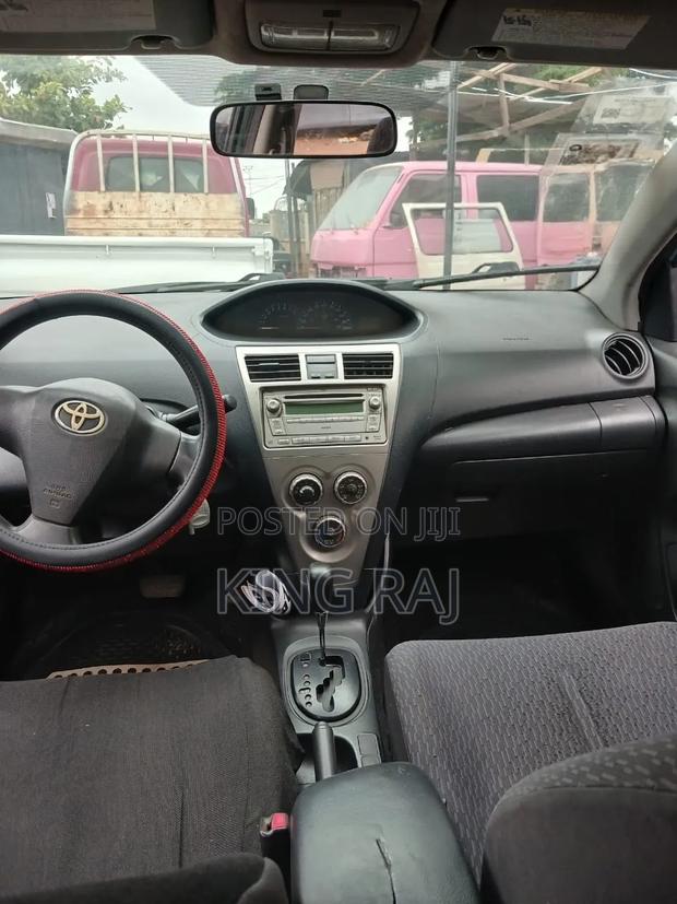 Toyota Yaris 2010 Green