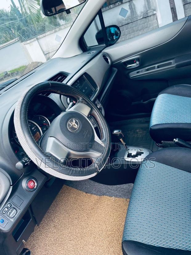 Toyota Vitz 1.3 AWD 5dr 2016 Black