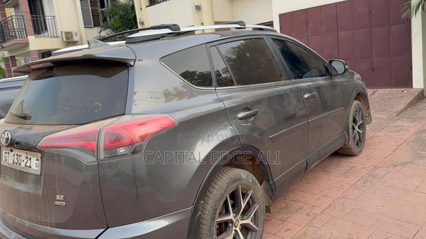 Toyota RAV4 LE AWD (2.5L 4cyl 6A) 2016 Gray