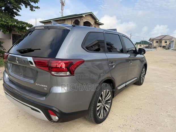 Mitsubishi Outlander SE FWD 2019 Gray