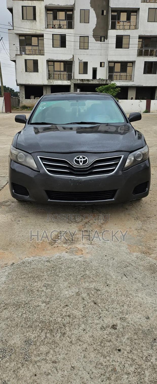 Toyota Camry 2011 Gray