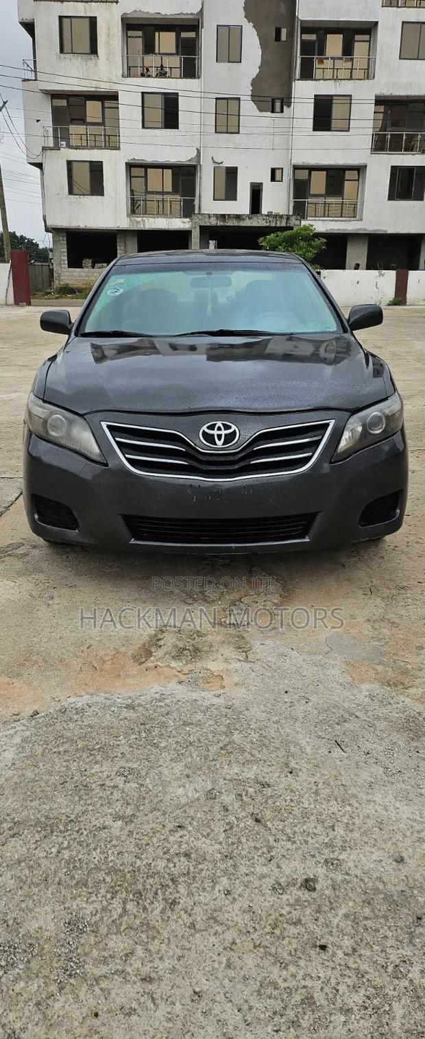 Toyota Camry 2011 Gray