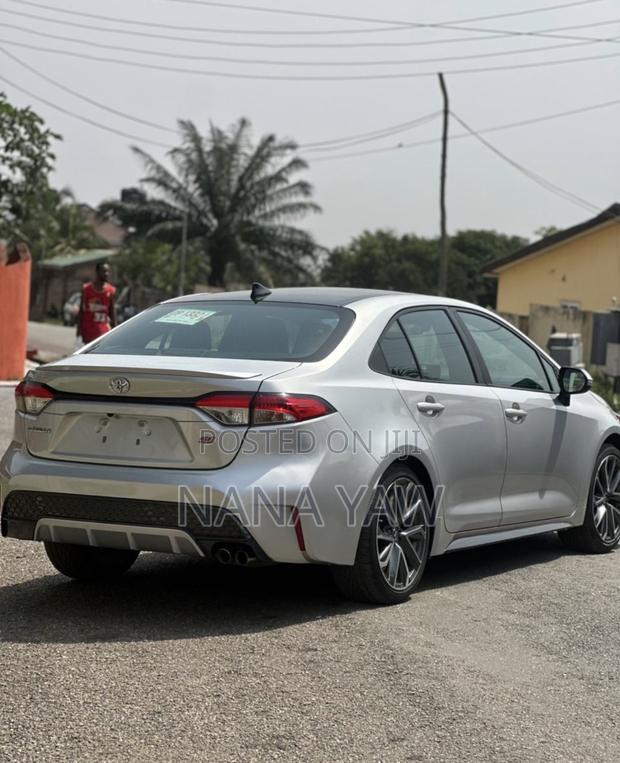 Toyota Corolla SE 2021 Silver