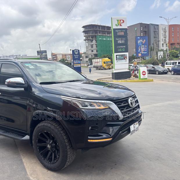 Toyota Fortuner 2.7 AWD 2018 Black