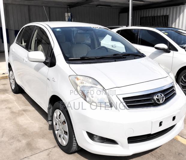 Toyota Yaris Base Hatchback 5dr 2011 White