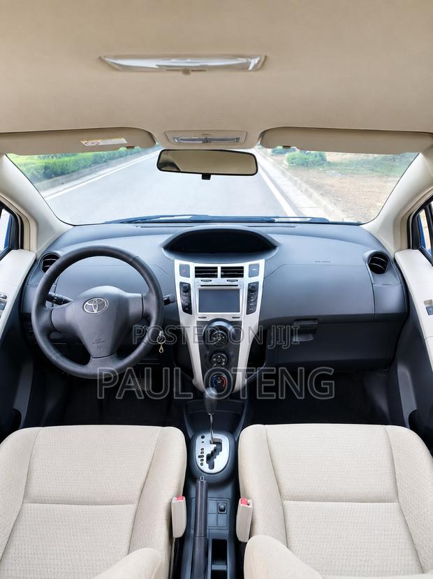 Toyota Yaris Base Hatchback 5dr 2011 White