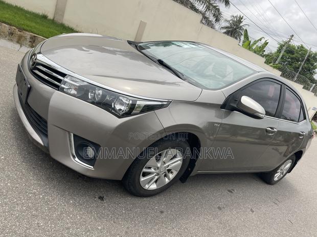 Toyota Corolla LE ECO Premium (1.8L 4cyl CVT) 2016 Gray