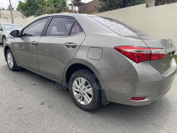 Toyota Corolla LE ECO Premium (1.8L 4cyl CVT) 2016 Gray