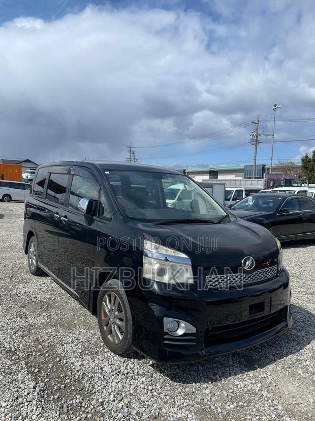 Toyota Voxy 2013 Black