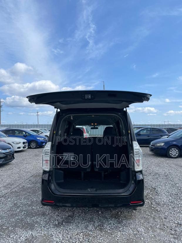 Toyota Voxy 2013 Black
