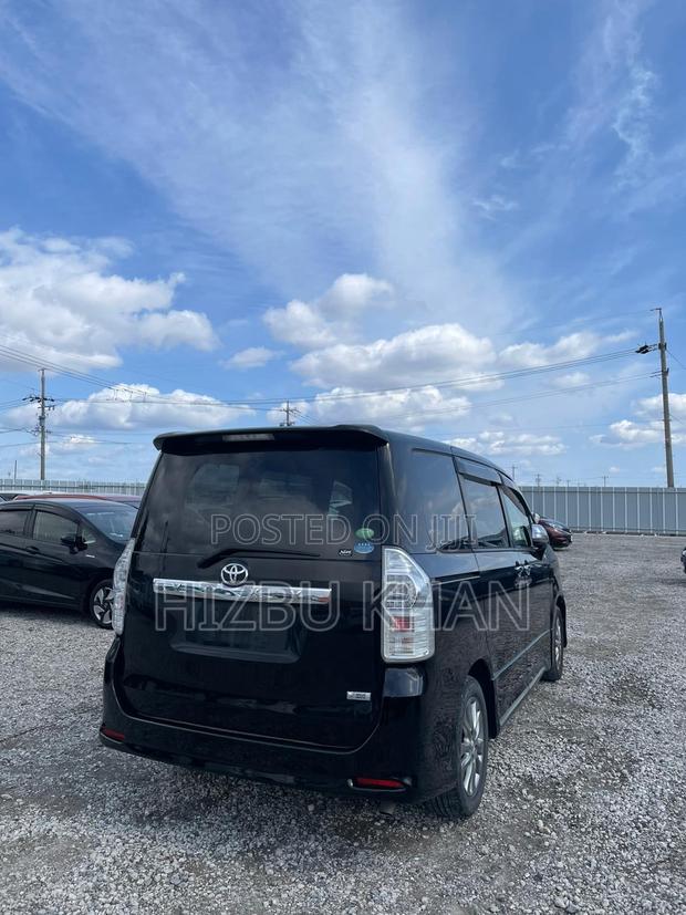 Toyota Voxy 2013 Black