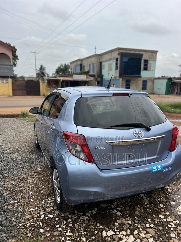Toyota Vitz 1.3 AWD 5dr 2013 Blue
