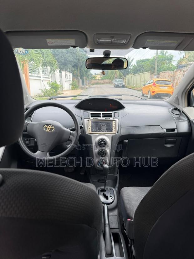 Toyota Vitz 1.3 AWD 5dr 2010 Black