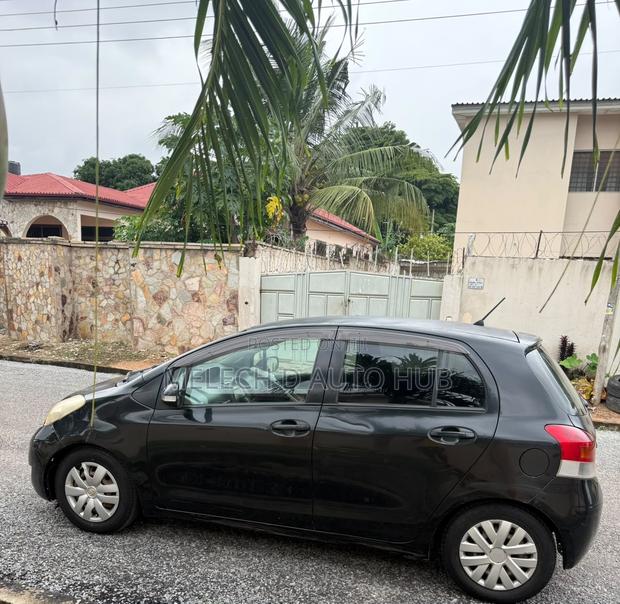 Toyota Vitz 1.3 AWD 5dr 2010 Black