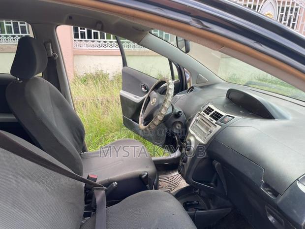 Toyota Vitz 2010 Black