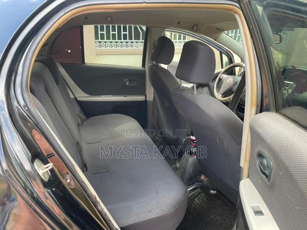 Toyota Vitz 2010 Black