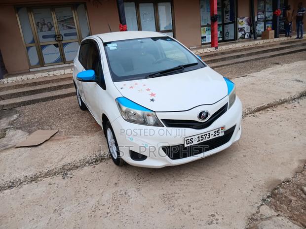 Toyota Vitz 2013 White