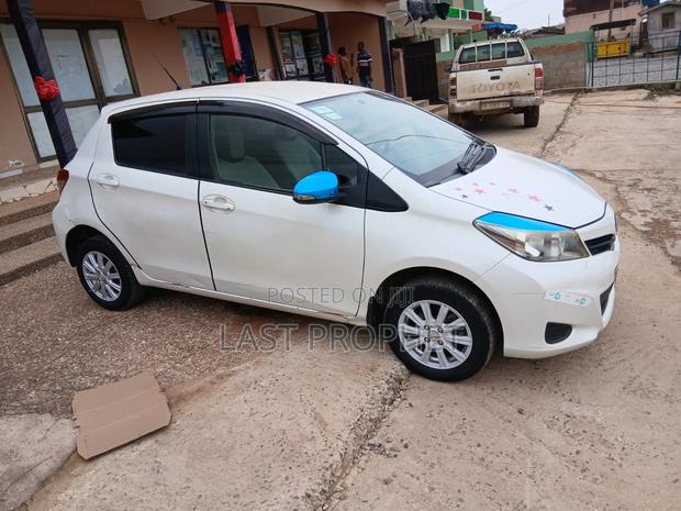 Toyota Vitz 2013 White