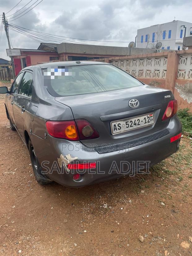 Toyota Corolla 2010 Gray