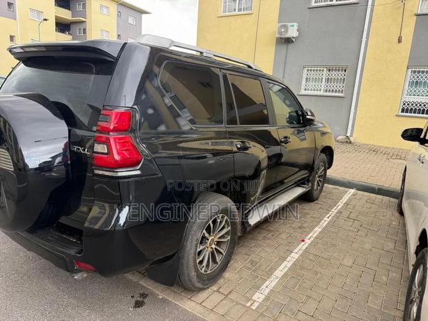 Toyota Land Cruiser Prado 2016 Black