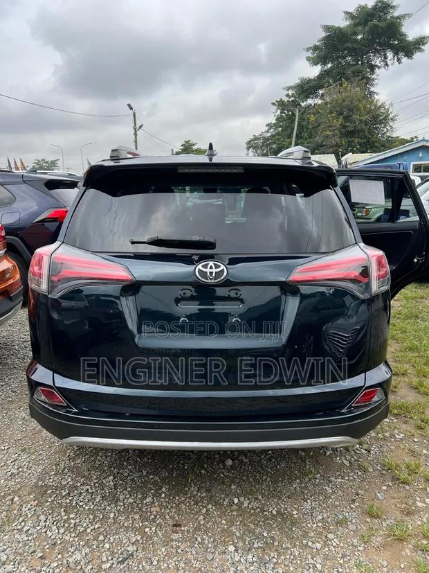 Toyota RAV4 2018 Blue