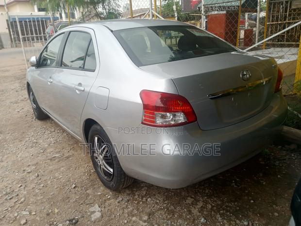 Toyota Yaris L Hatchback 5dr 2012 Silver